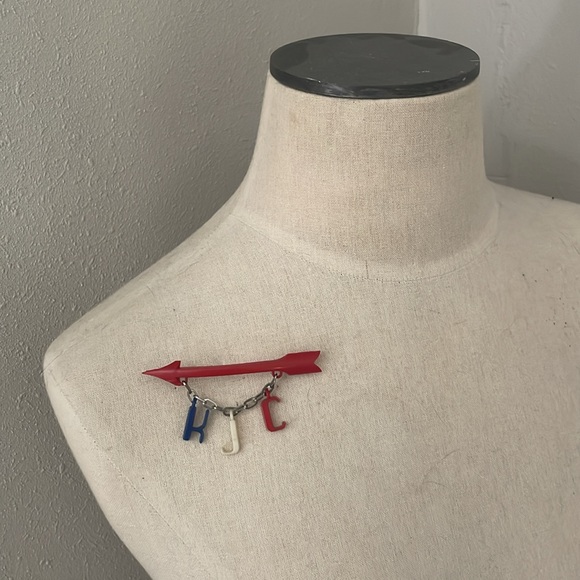 1940s Celluloid Early Plastic Patriotic Red Arrow Brooch w Charms K J C Initials - Picture 16 of 17